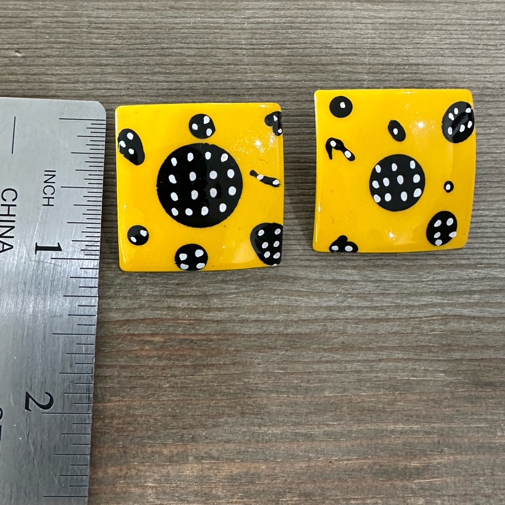 Vintage Yellow Polka Dot Earrings – 1980s Graphic Square Studs Statement Jewelry - Picture 4 of 7